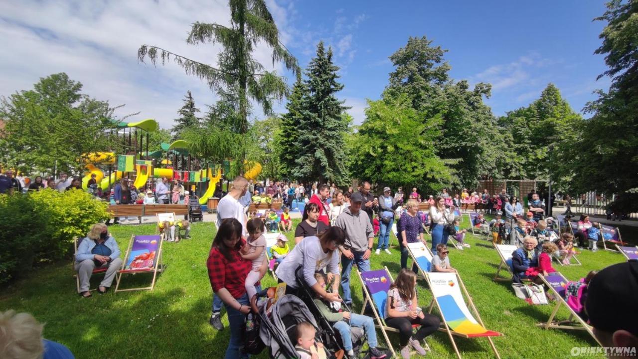 Juna - Nowoczesny Apartament W Centrum Z Widokiem Na Park Pruszków Eksteriør bilde