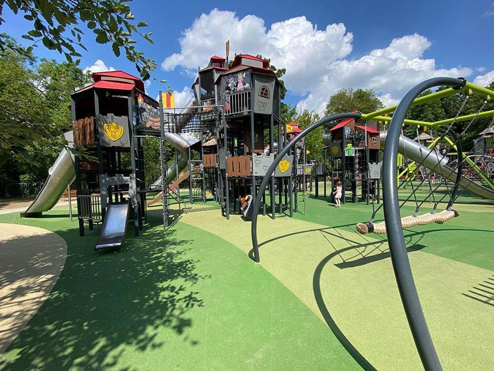 Juna - Nowoczesny Apartament W Centrum Z Widokiem Na Park Pruszków Eksteriør bilde