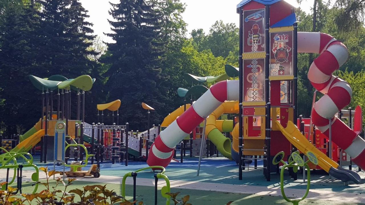 Juna - Nowoczesny Apartament W Centrum Z Widokiem Na Park Pruszków Eksteriør bilde